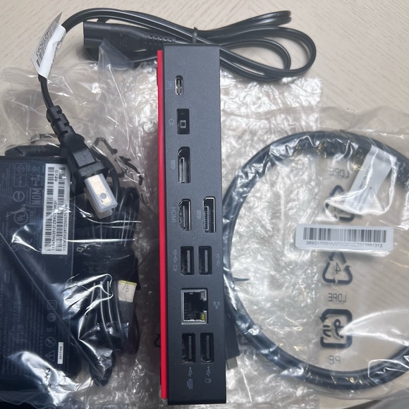 ThinkPad USB-C Dock Gen 2(Like New) - Picture 6 of 10